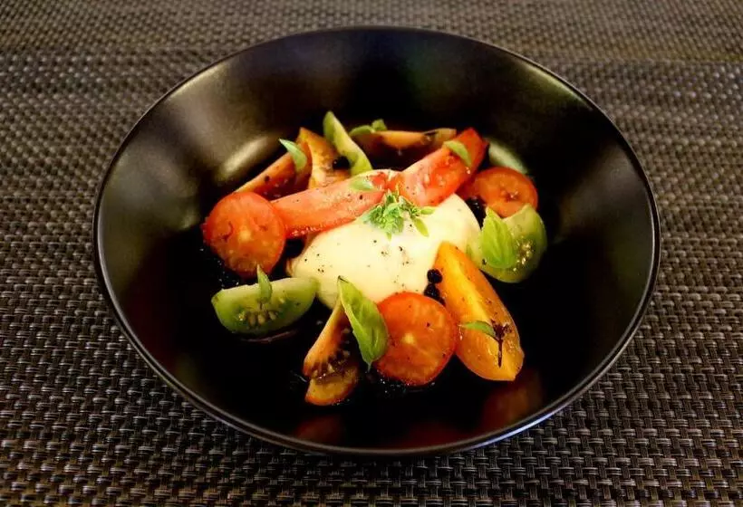 Отель Logis Hôtel Restaurant Le Mas De Mon Père