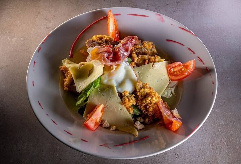 Logis Hotel Noemys Brive   Restaurant Le Teinchurier