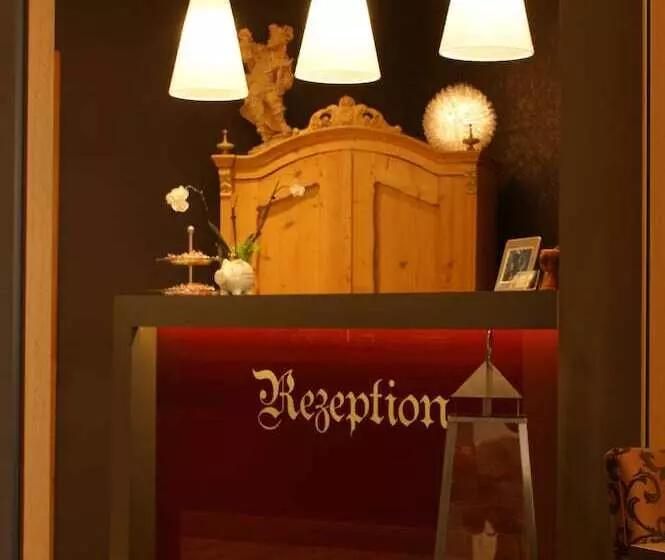 ホテル Sonne Das Kleine Altstadt