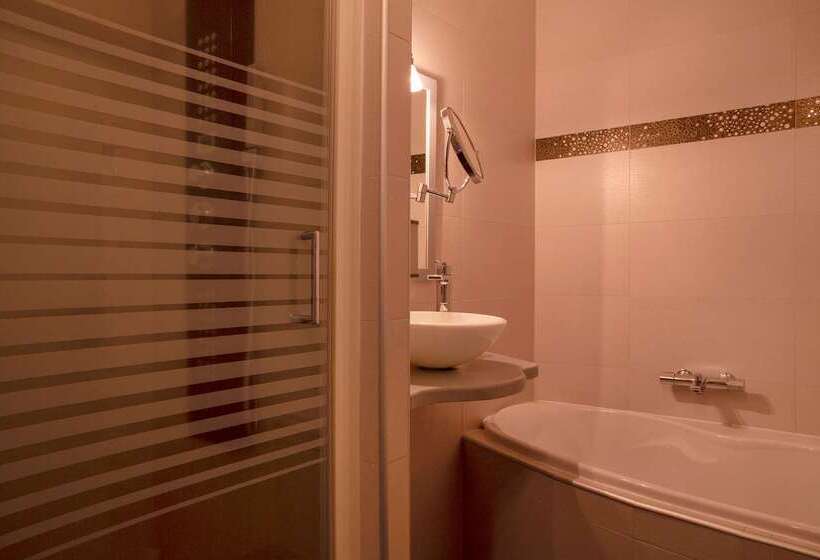 فندق Auberge De La Petite Ferme, Super Besse Est, The Originals Relais