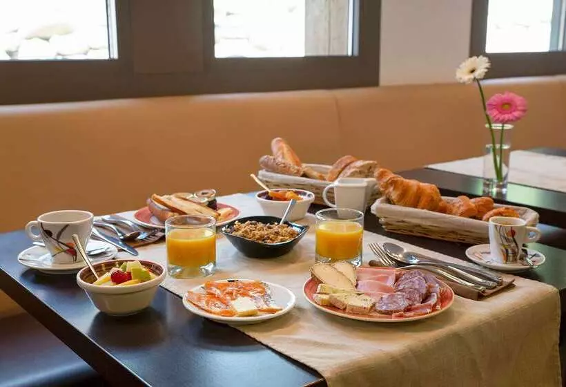 Отель Auberge De La Petite Ferme, Super Besse Est, The Originals Relais