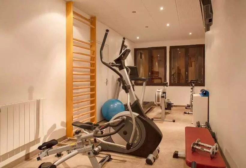 Отель Auberge De La Petite Ferme, Super Besse Est, The Originals Relais