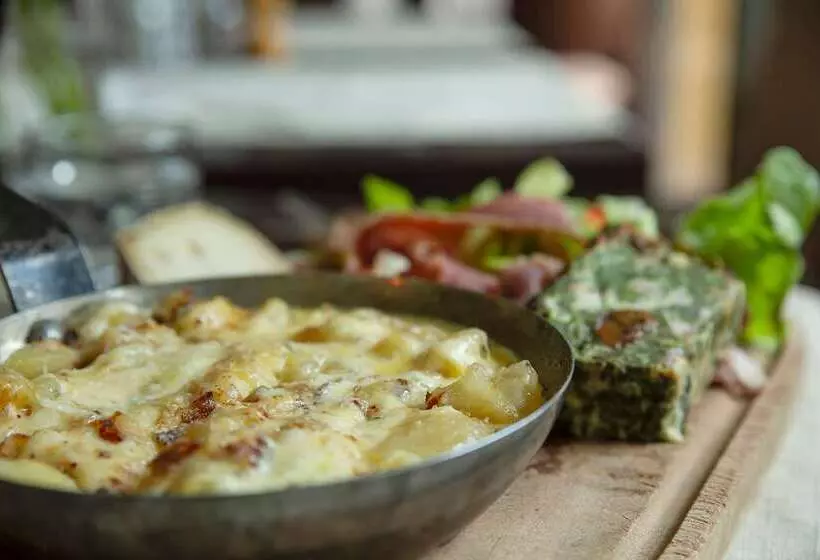 Отель Auberge De La Petite Ferme, Super Besse Est, The Originals Relais