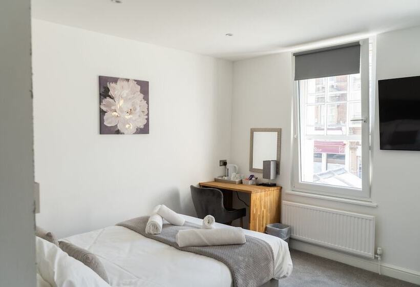 Отель The Red Lion