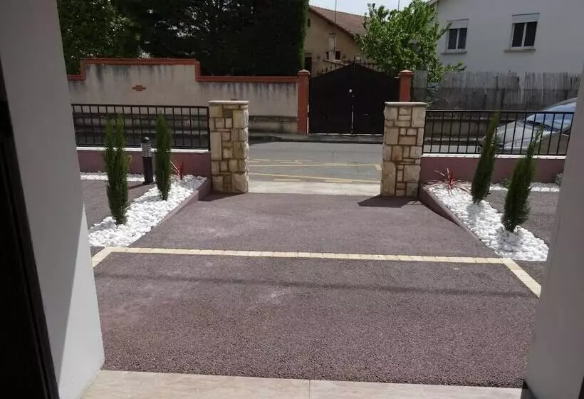 هتل Akena Le Prado