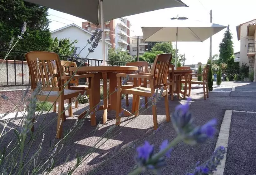 هتل Akena Le Prado