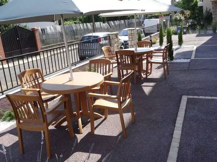 هتل Akena Le Prado