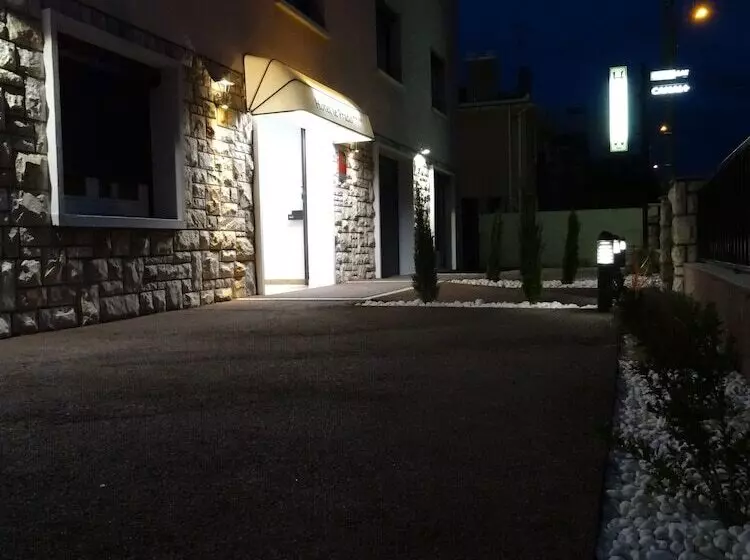 هتل Akena Le Prado