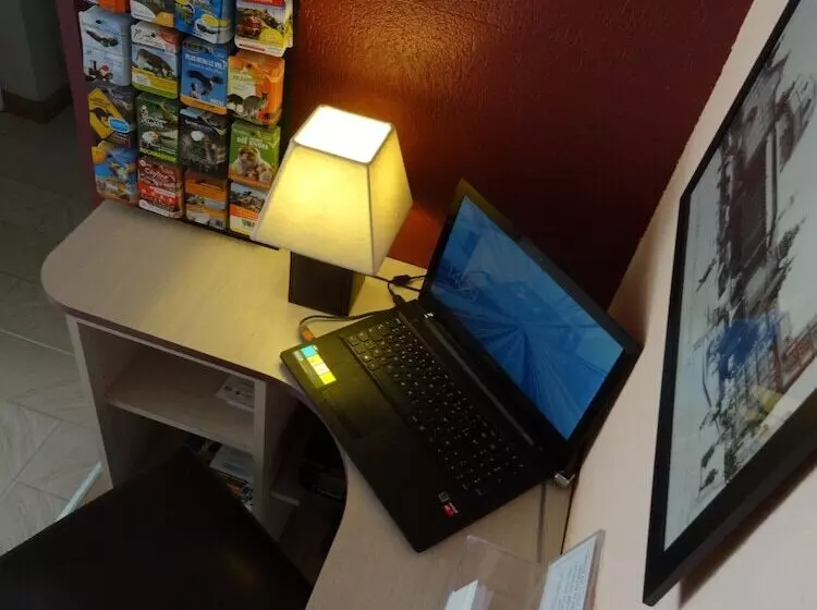 هتل Akena Le Prado