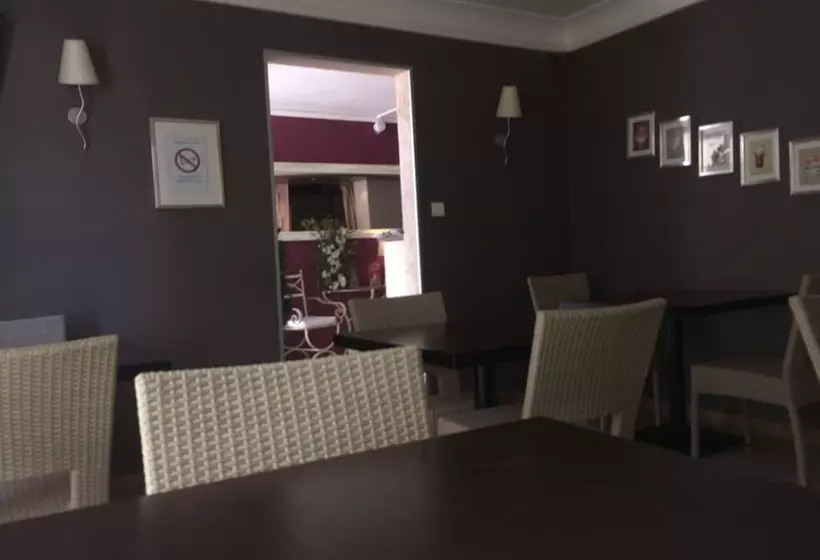 هتل Akena Le Prado