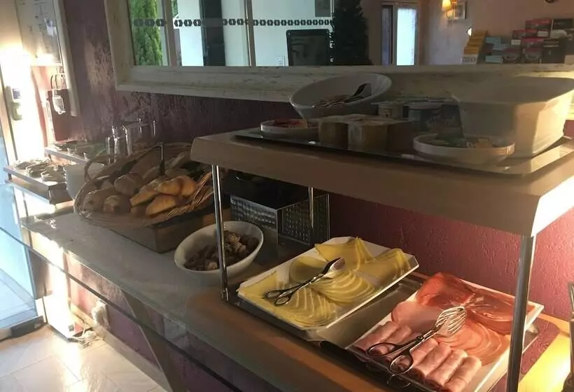 هتل Akena Le Prado