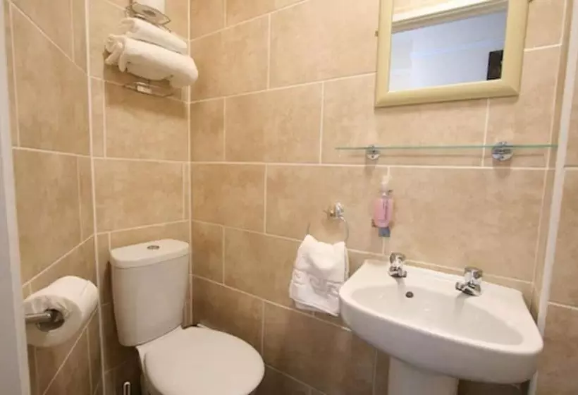 Central Hotel Cheltenham By Roomsbooked