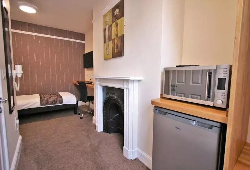 Central Hotel Cheltenham By Roomsbooked