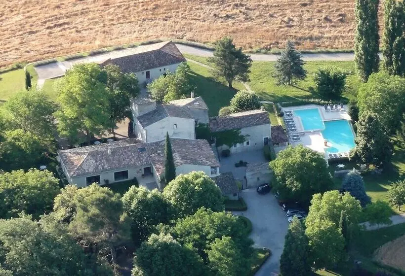 בית מלון כפרי Charembeau