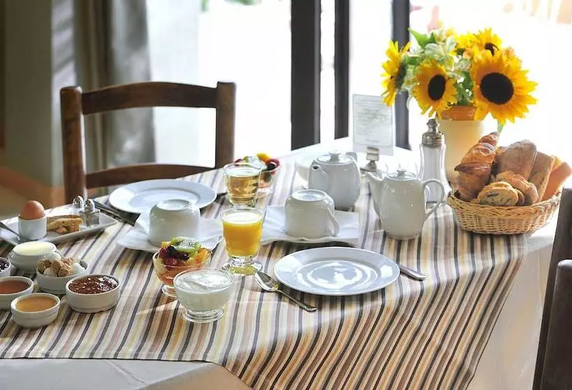 בית מלון כפרי Charembeau