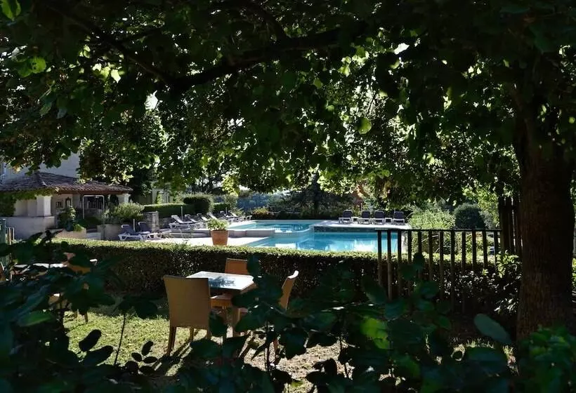 בית מלון כפרי Charembeau