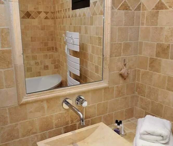 בית מלון כפרי Charembeau