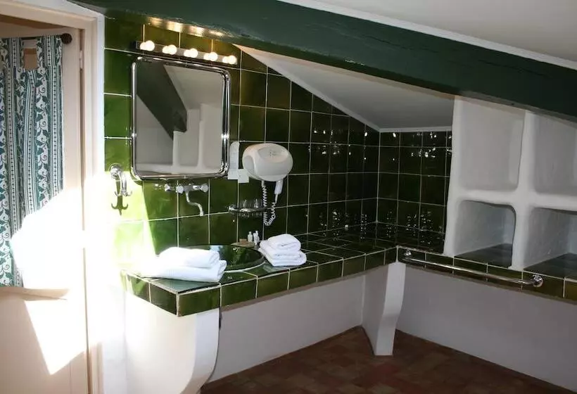 בית מלון כפרי Charembeau