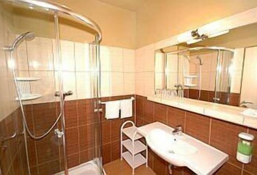 בית מלון כפרי Cingov