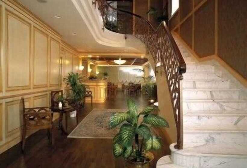 Отель De La Ville