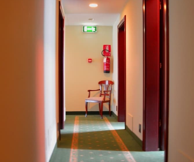 Отель De La Ville