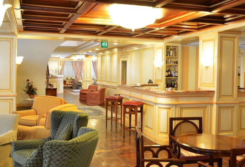 Отель De La Ville