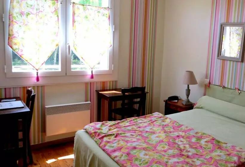 Отель Logis Hôtel Le Clos Pité