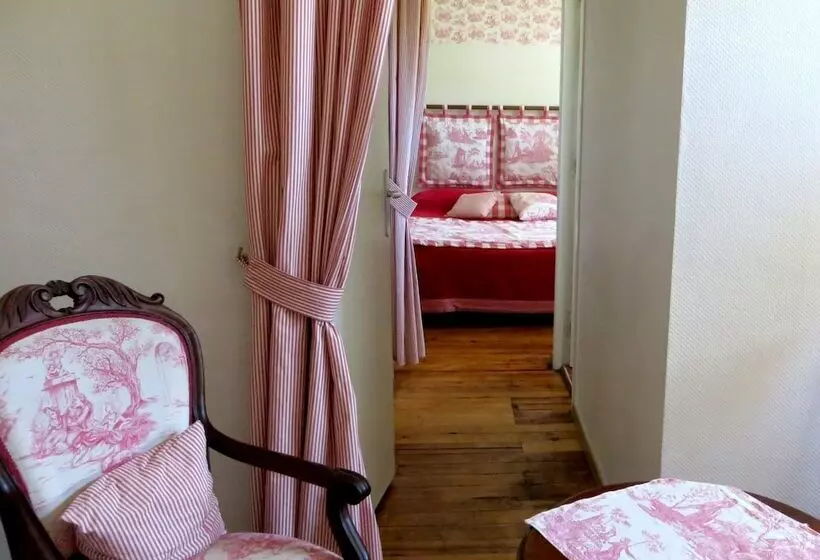 Отель Logis Hôtel Le Clos Pité