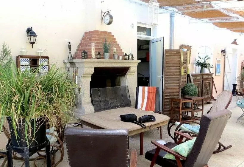 Отель Logis Hôtel Le Clos Pité