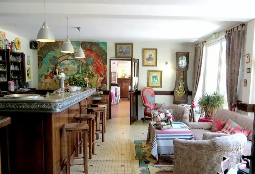 Отель Logis Hôtel Le Clos Pité