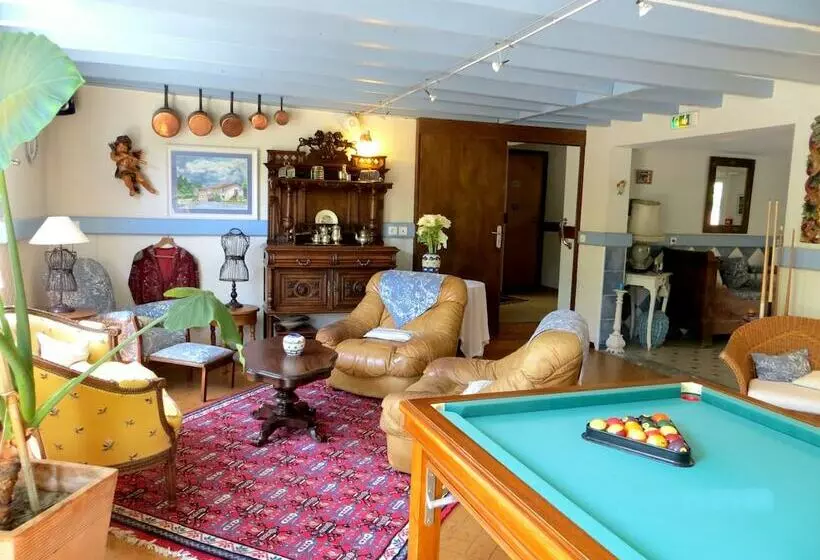 Отель Logis Hôtel Le Clos Pité