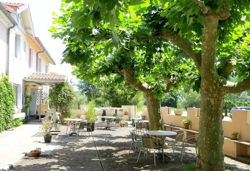 Отель Logis Hôtel Le Clos Pité