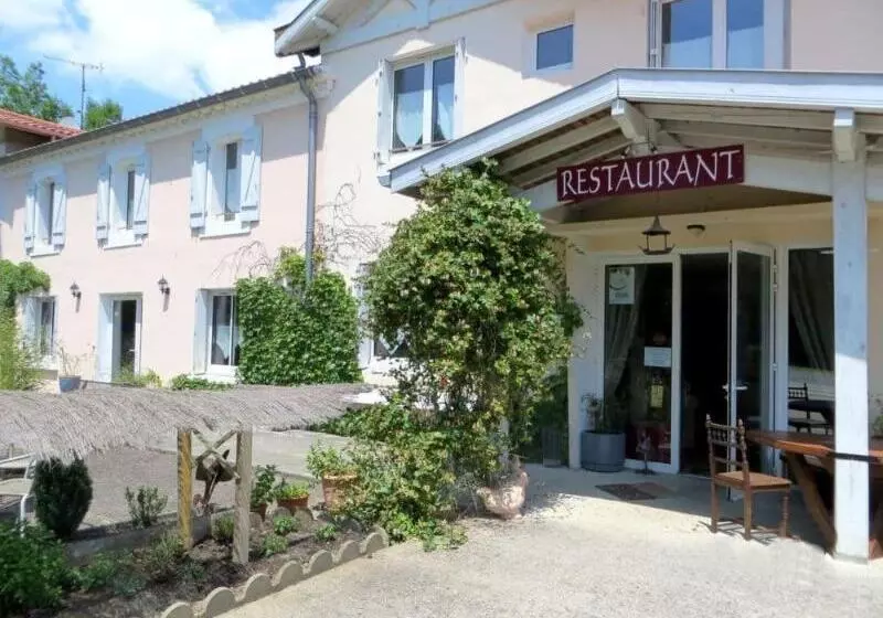 Отель Logis Hôtel Le Clos Pité