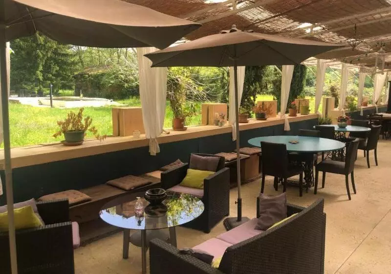 Отель Logis Hôtel Le Clos Pité