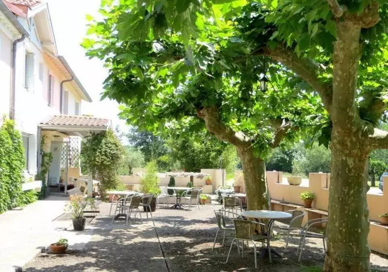 Отель Logis Hôtel Le Clos Pité