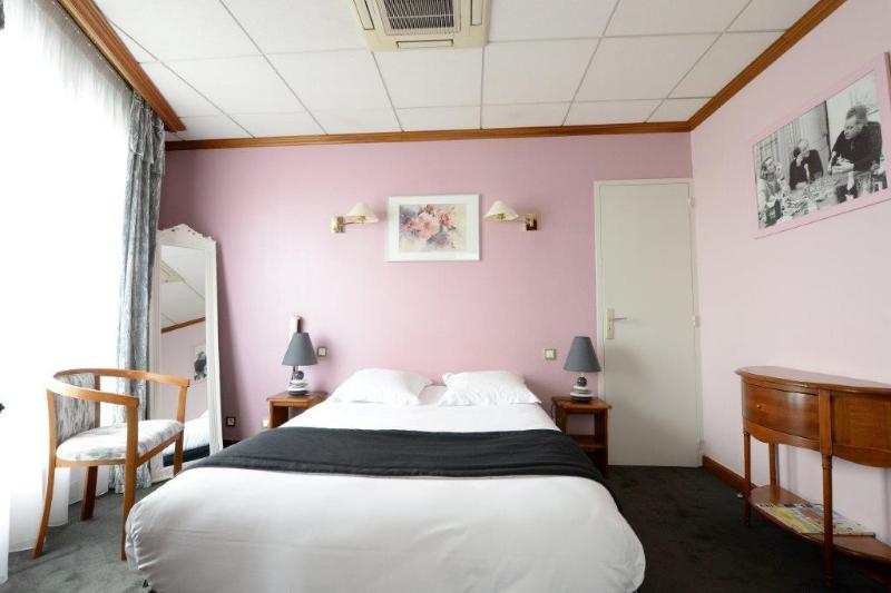 Отель Hôtel Porte Mars Reims Gare Centre Arena