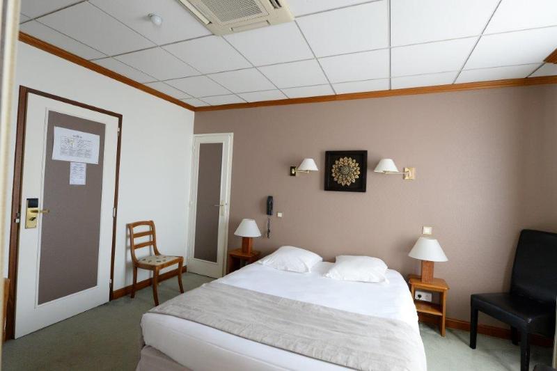 Отель Hôtel Porte Mars Reims Gare Centre Arena