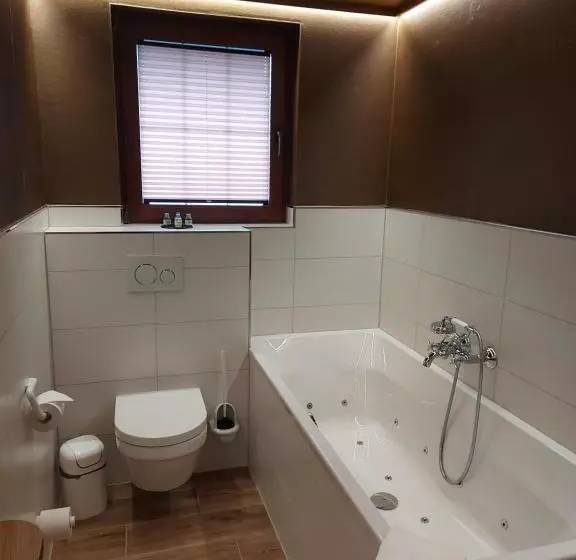 ホテル Und Restaurant Kohlerhutte  Furstenbrunn