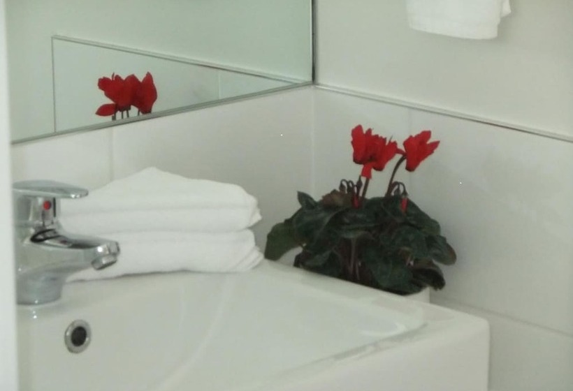 فندق على الطريق Asure 83 By The Sea Motor Lodge