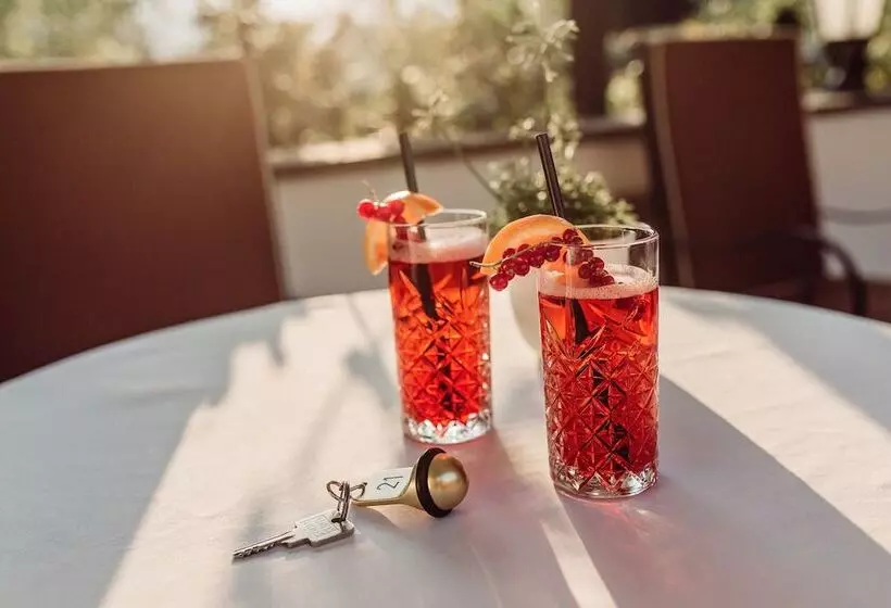 Отель Castel Rundegg