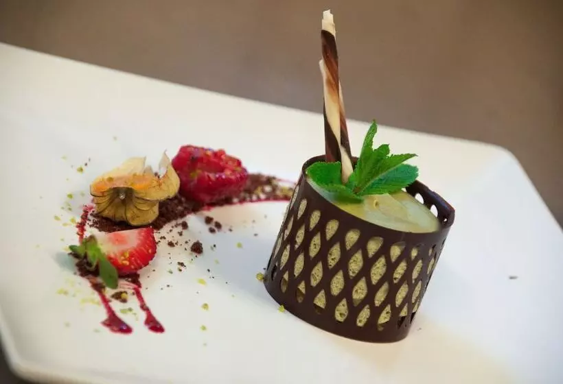 Отель Castel Rundegg