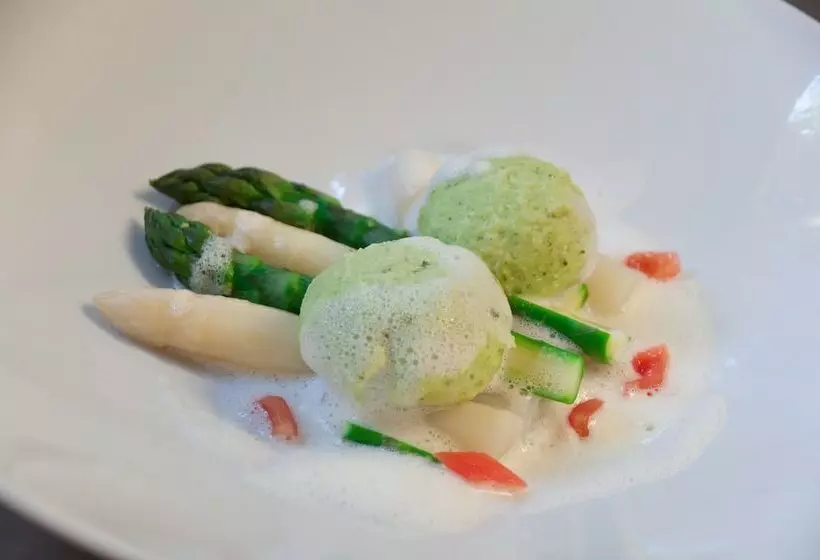 Отель Castel Rundegg