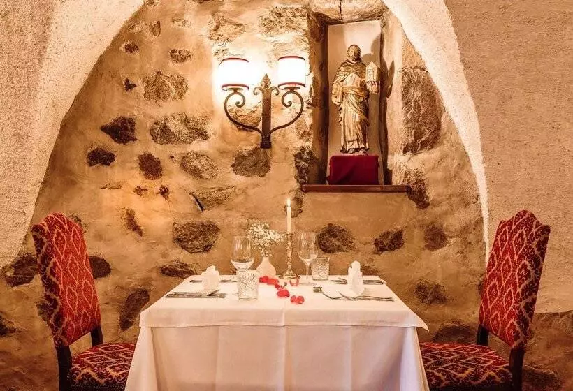 Отель Castel Rundegg