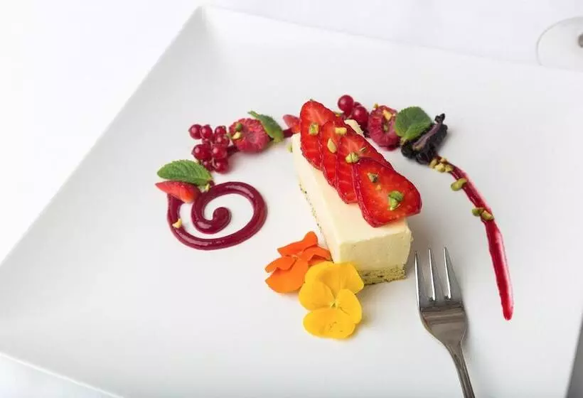 Отель Castel Rundegg