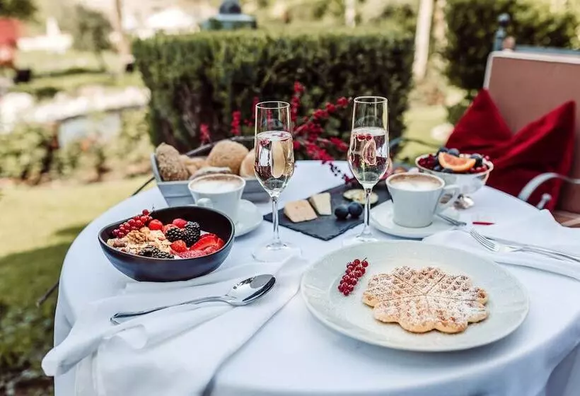 Отель Castel Rundegg