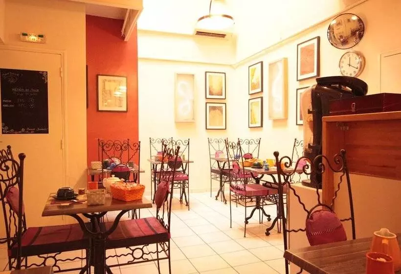 هتل Des Arts, Artisanal Et Independant