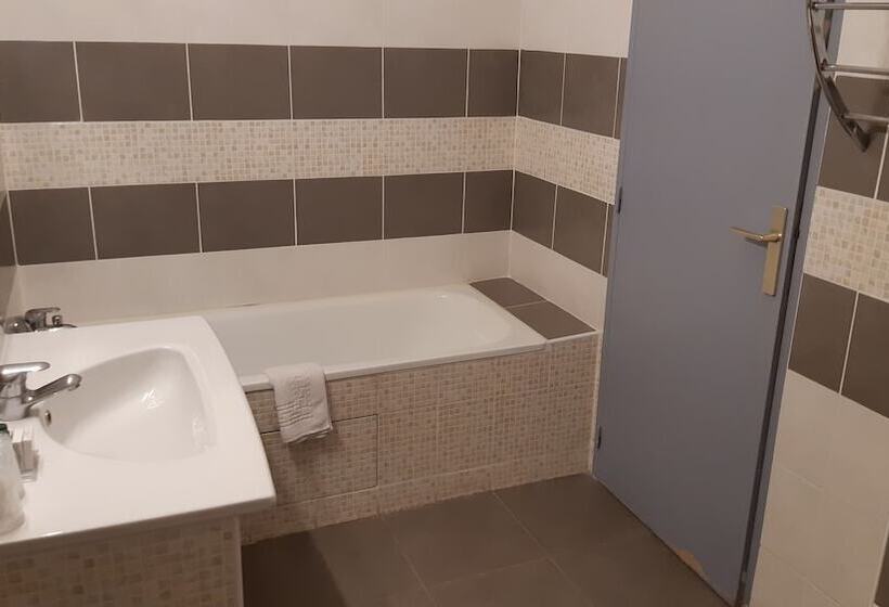 هتل Des Arts, Artisanal Et Independant