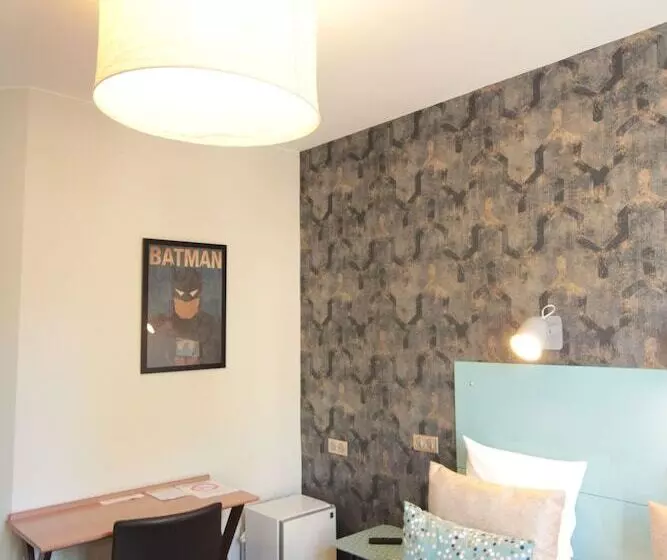 هتل Des Arts, Artisanal Et Independant