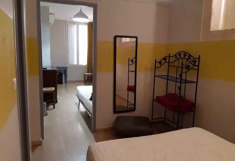 هتل Des Arts, Artisanal Et Independant