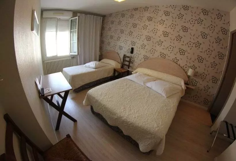 هتل Des Arts, Artisanal Et Independant